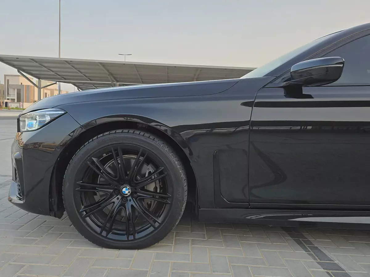 BMW 7-Series 740Li 2019 American Specs-16-16