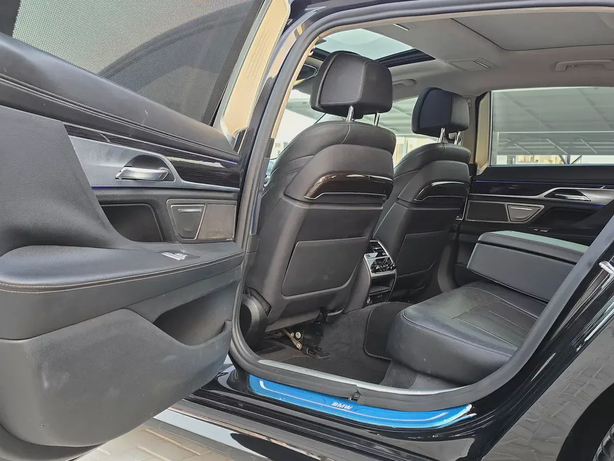 BMW 7-Series 740Li 2019 American Specs-8-8