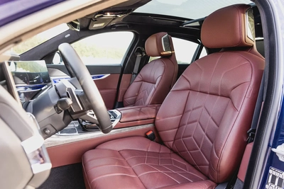 BMW 740i M Sport Individual – 2025 | GCC | LOW MILEAGE || 8,853 KM | 5 YEARS SERVICE AND WARRANTY-5