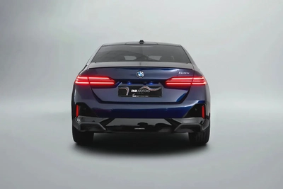 4,426 AED / 60 months | 0% DP | 2024 BMW 520i M Sport / Full AGMC BMW Service History-3