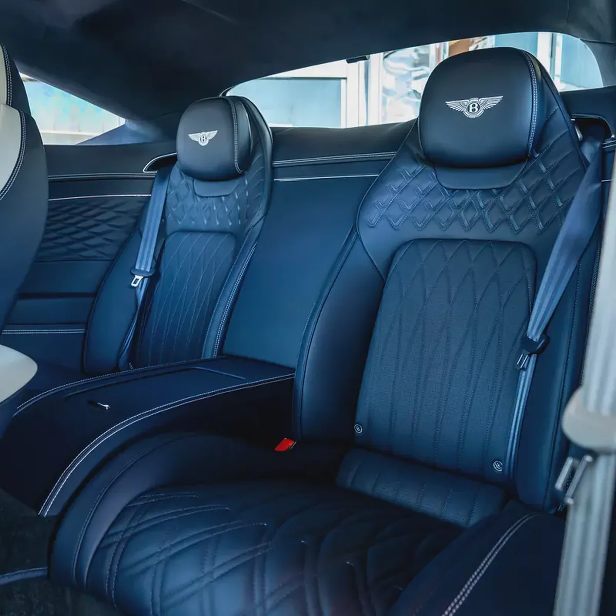 Bentley Continental GT AZURE V8 2026 DONE ONLY 4000KM-10-10