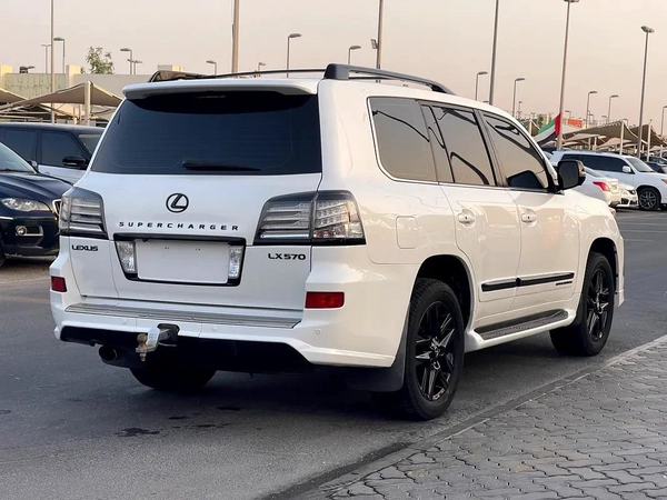 لكذس LX570 محول وكاله بلاك اديشنLexus LX 570 Sport 2014 - GCC Specs - Perfect Condition