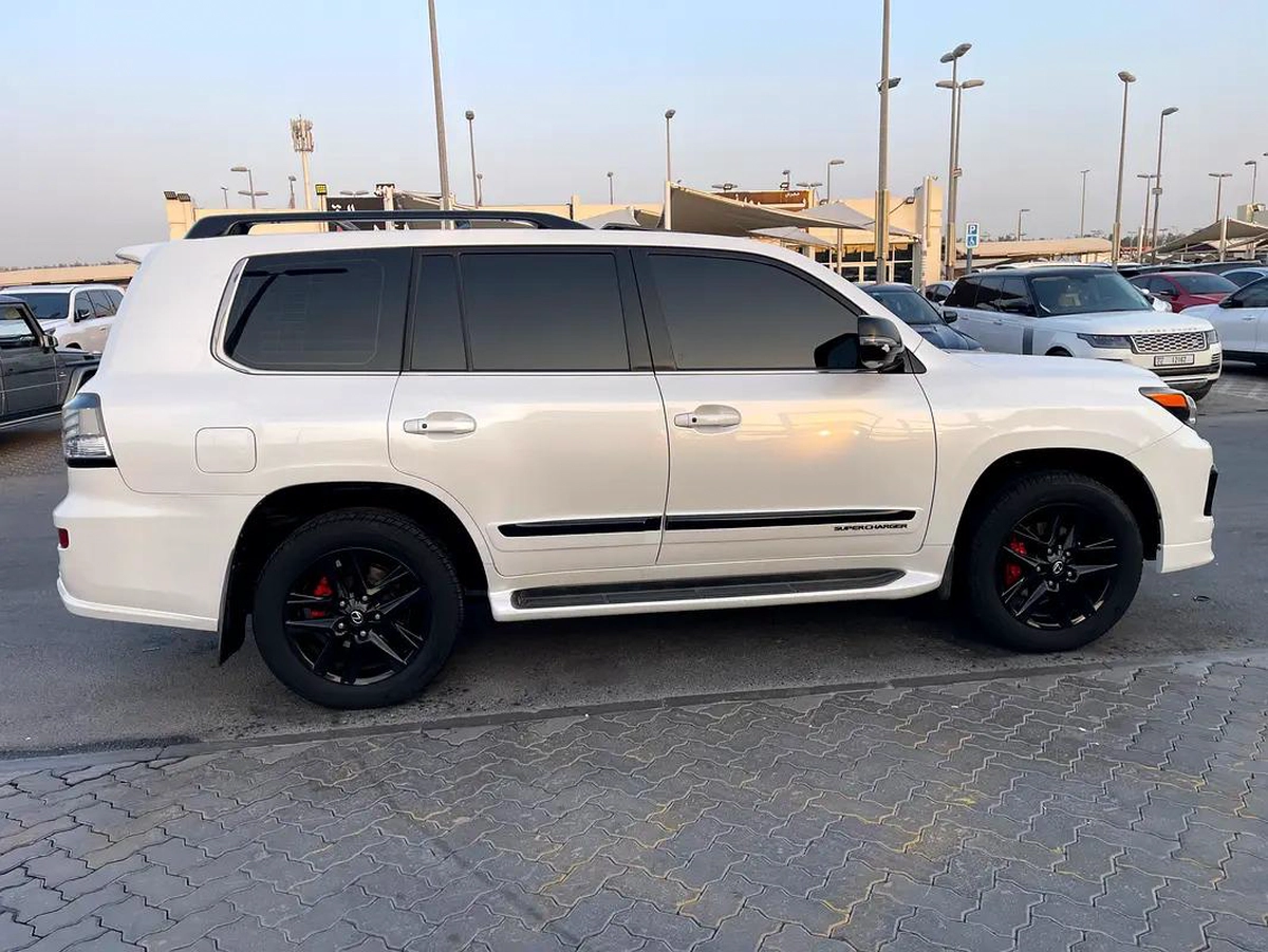 لكذس LX570 محول وكاله بلاك اديشنLexus LX 570 Sport 2014 - GCC Specs - Perfect Condition-8-8