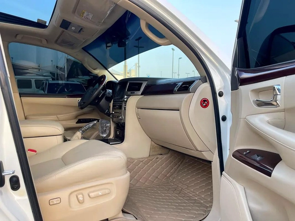 لكذس LX570 محول وكاله بلاك اديشنLexus LX 570 Sport 2014 - GCC Specs - Perfect Condition