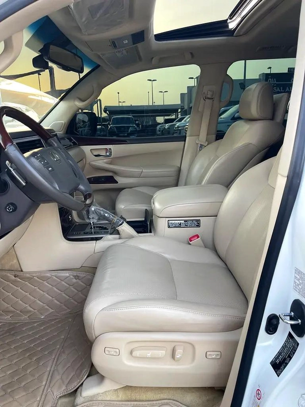 لكذس LX570 محول وكاله بلاك اديشنLexus LX 570 Sport 2014 - GCC Specs - Perfect Condition