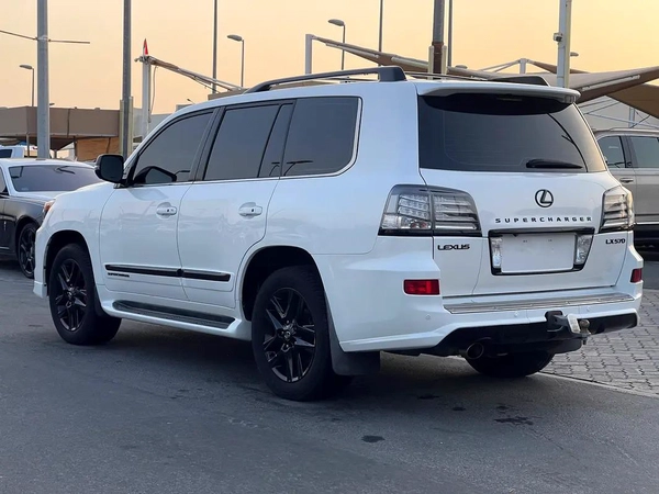 لكذس LX570 محول وكاله بلاك اديشنLexus LX 570 Sport 2014 - GCC Specs - Perfect Condition