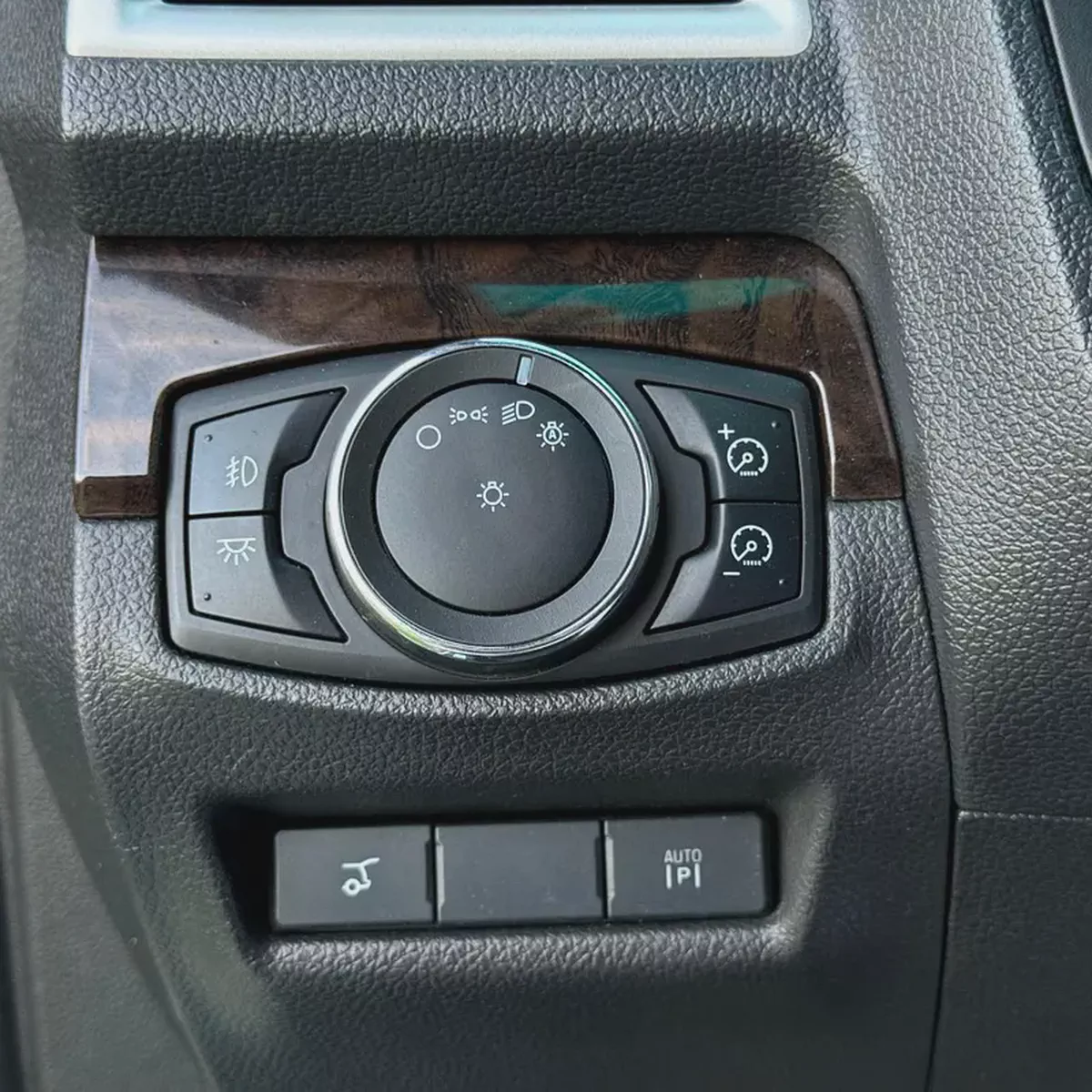 Ford Explorer 2013 No Accident  Full Option 7 Seats Korean Specs-9-9