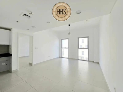 Spacious Apartment ! Pool View ! With Aminities ! Ready to Move ! Luxurious-0