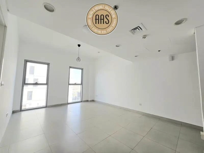 Spacious Apartment ! Pool View ! With Aminities ! Ready to Move ! Luxurious-1