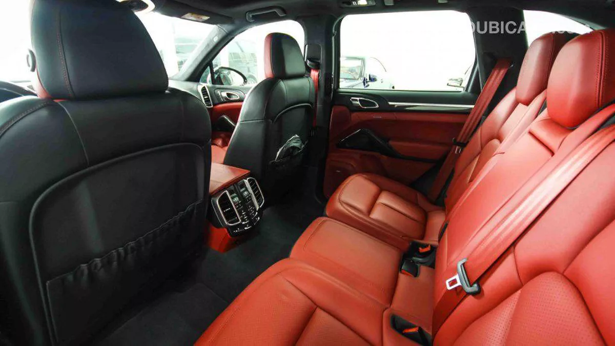 2015 Porsche Cayenne TURBO-4-4