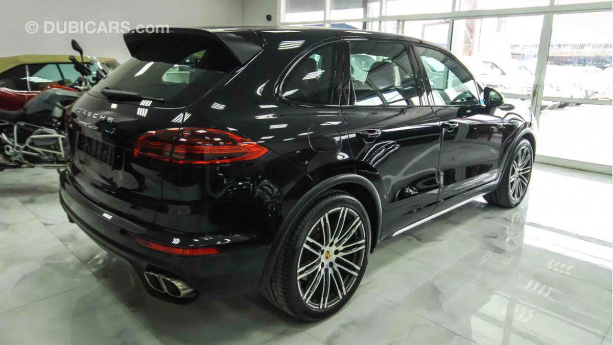 2015 Porsche Cayenne TURBO-3-3