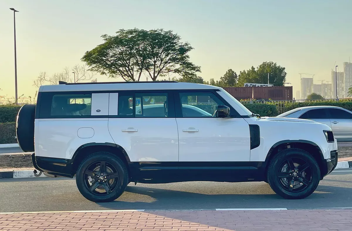 2023 Land Rover Defender 130 SE - Fuji White Long Wheelbase 3.0T Diesel D250-6-6