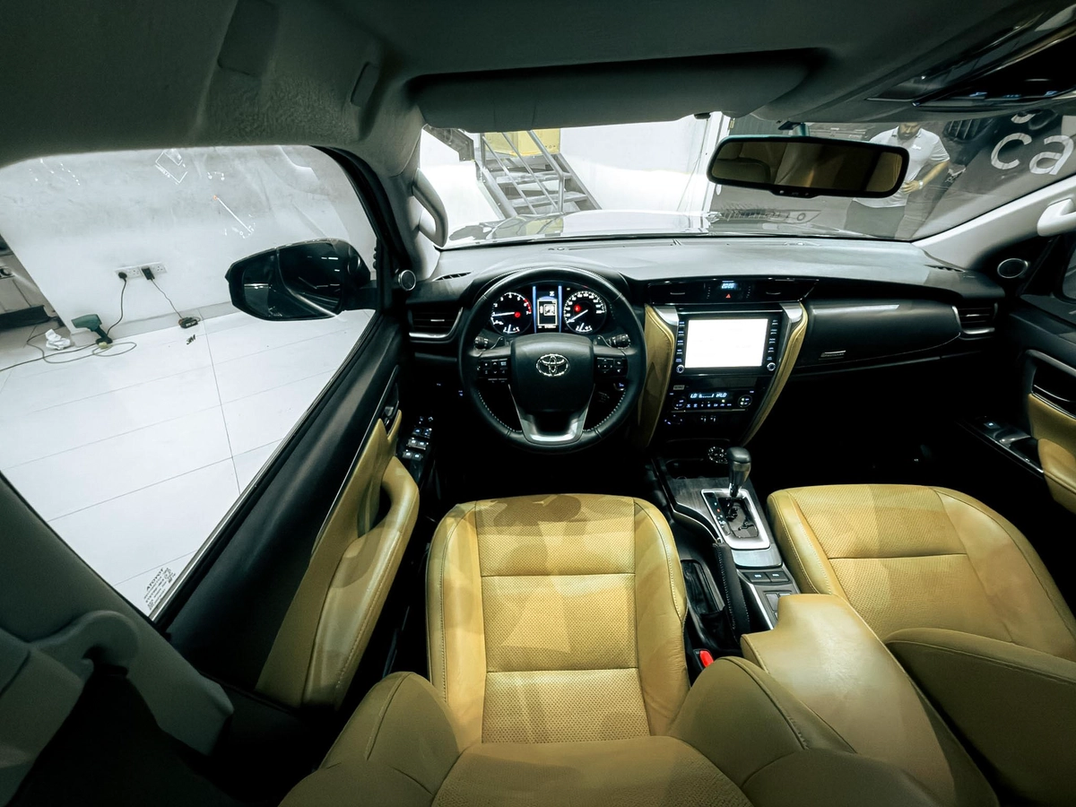 2022 Toyota Fortuner VXR 4.0L V6 // EMI Starts from 2,340 AED-2-2