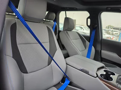 Toyota Land Cruiser LC300 GXR Blue 4.0 2026 – Full Option-11
