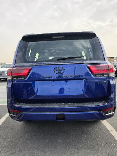 Toyota Land Cruiser LC300 GXR Blue 4.0 2026 – Full Option-9