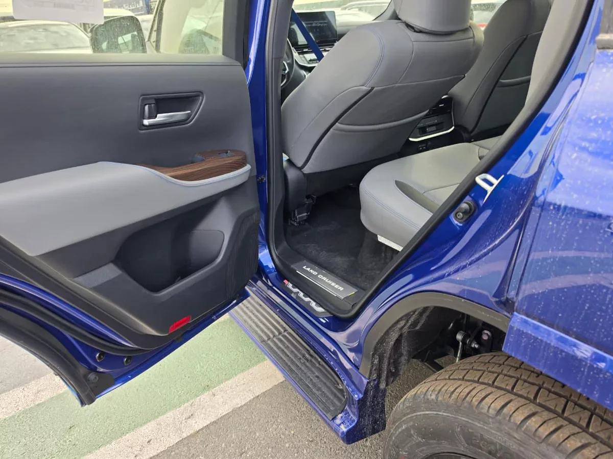 Toyota Land Cruiser LC300 GXR Blue 4.0 2026 – Full Option-1-1