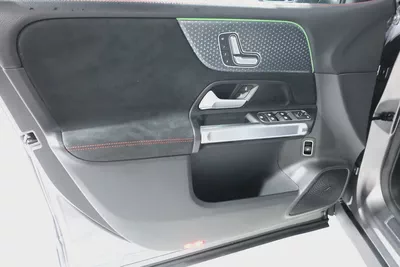 Mercedes-Benz GLB-Class 2025 GLB 200 GCC Specs-9