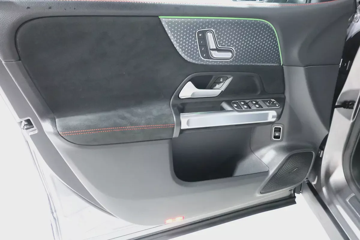 Mercedes-Benz GLB-Class 2025 GLB 200 GCC Specs-9-9