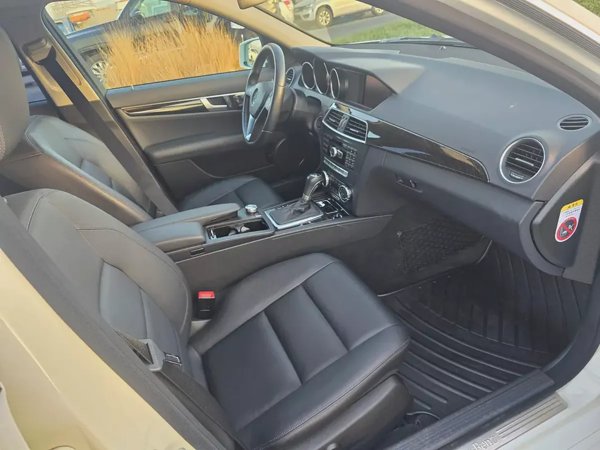 SUPER CLEAN C350 ONLY 39000 K.M FRESH JAPAN IMPORTED-10-10