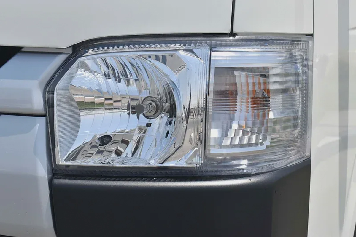 Toyota Hiace Standard-4-4