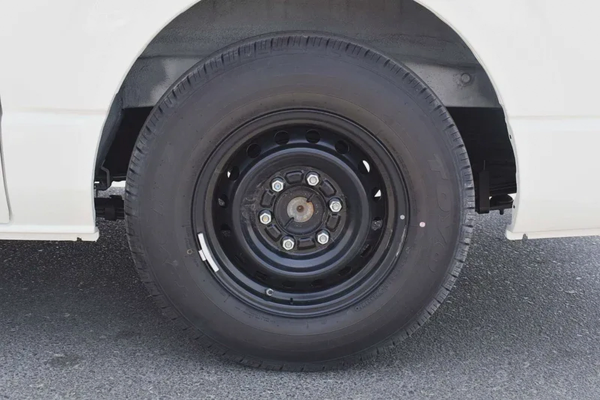 Toyota Hiace Standard-13-13