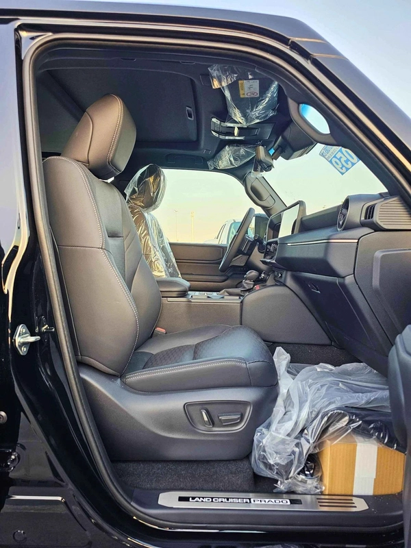 Toyota Prado PLATINUM | 2.8L V4 DIESEL | TOP VARIANT | 360* CAMERA | DIFF LOCK | SUNROOF