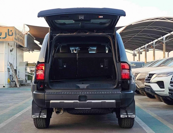 Toyota Prado PLATINUM | 2.8L V4 DIESEL | TOP VARIANT | 360* CAMERA | DIFF LOCK | SUNROOF
