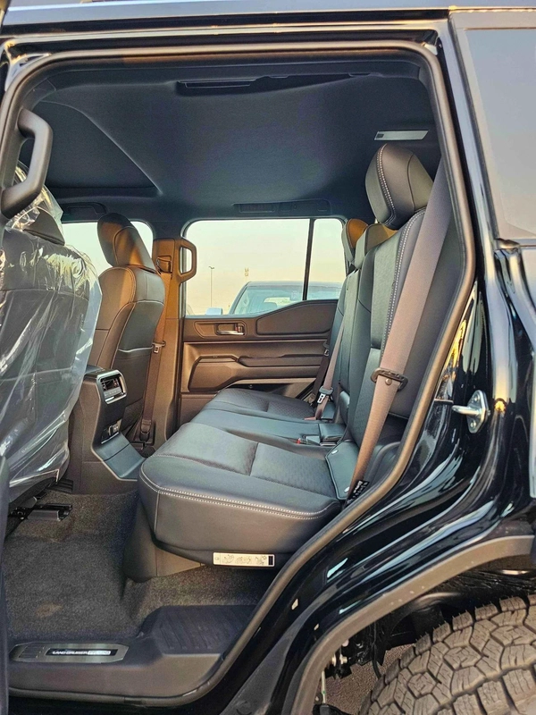 Toyota Prado PLATINUM | 2.8L V4 DIESEL | TOP VARIANT | 360* CAMERA | DIFF LOCK | SUNROOF