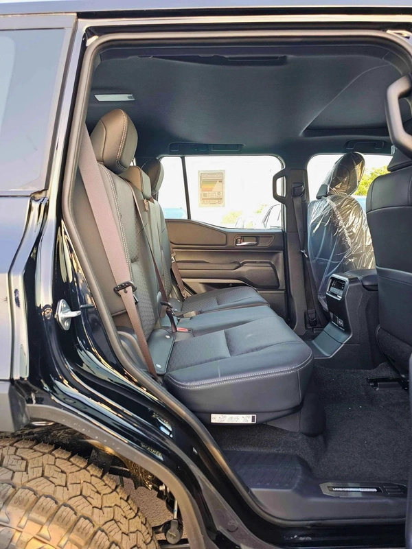 Toyota Prado PLATINUM | 2.8L V4 DIESEL | TOP VARIANT | 360* CAMERA | DIFF LOCK | SUNROOF