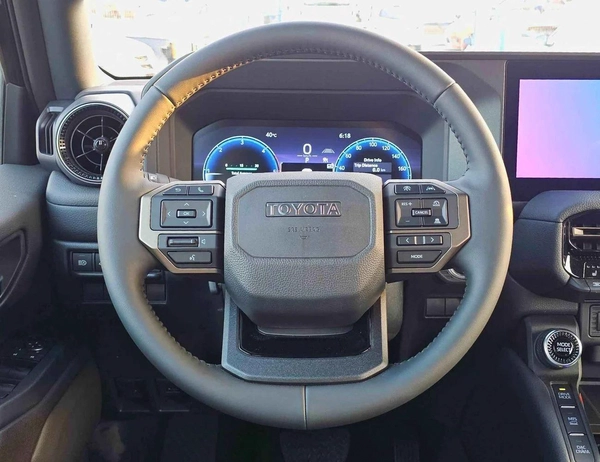 Toyota Prado PLATINUM | 2.8L V4 DIESEL | TOP VARIANT | 360* CAMERA | DIFF LOCK | SUNROOF