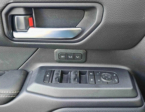 Toyota Prado PLATINUM | 2.8L V4 DIESEL | TOP VARIANT | 360* CAMERA | DIFF LOCK | SUNROOF