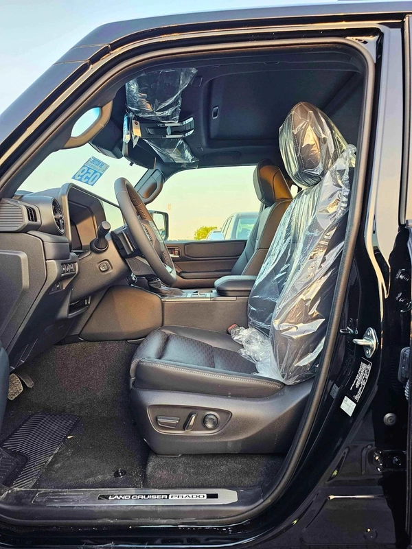 Toyota Prado PLATINUM | 2.8L V4 DIESEL | TOP VARIANT | 360* CAMERA | DIFF LOCK | SUNROOF