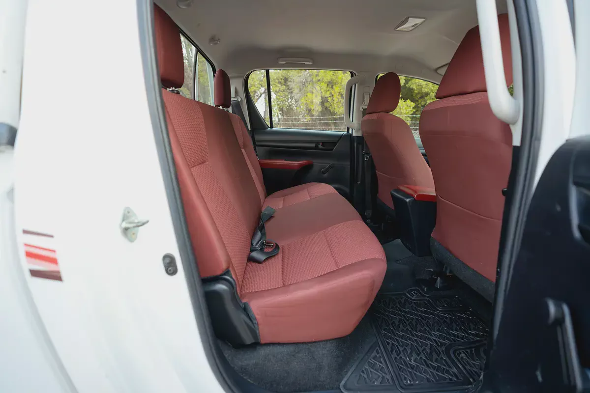 Hilux | Double Cabin 4x4 | Automatic | GCC Specs | Ref#T47801-11-11
