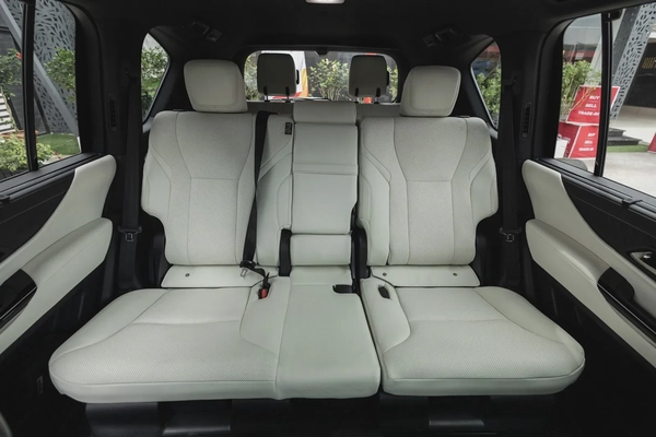 Lexus LX 700h 2025