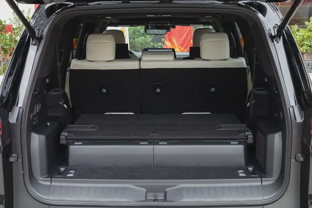 Lexus LX 700h 2025-2-2