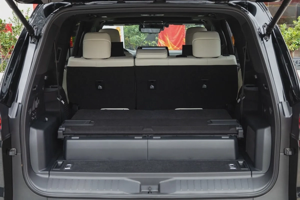 Lexus LX 700h 2025