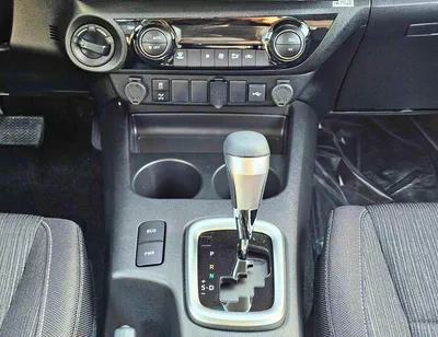Toyota Hilux TOYOTA HILUX SR5 DOUBLE CABIN || 2.4L DIESEL V4 A/T 4WD | DIFF LOCK | BSM (CODE # HDFAA) WHITE 2026-19
