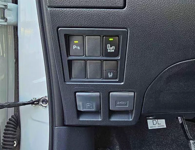 Toyota Hilux TOYOTA HILUX SR5 DOUBLE CABIN || 2.4L DIESEL V4 A/T 4WD | DIFF LOCK | BSM (CODE # HDFAA) WHITE 2026-24