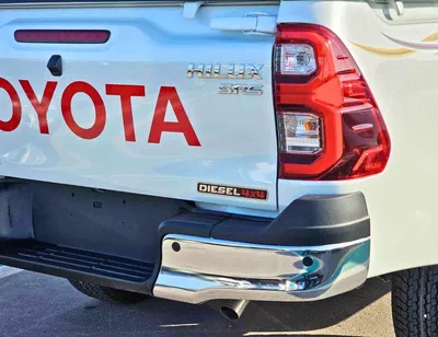 Toyota Hilux TOYOTA HILUX SR5 DOUBLE CABIN || 2.4L DIESEL V4 A/T 4WD | DIFF LOCK | BSM (CODE # HDFAA) WHITE 2026-7