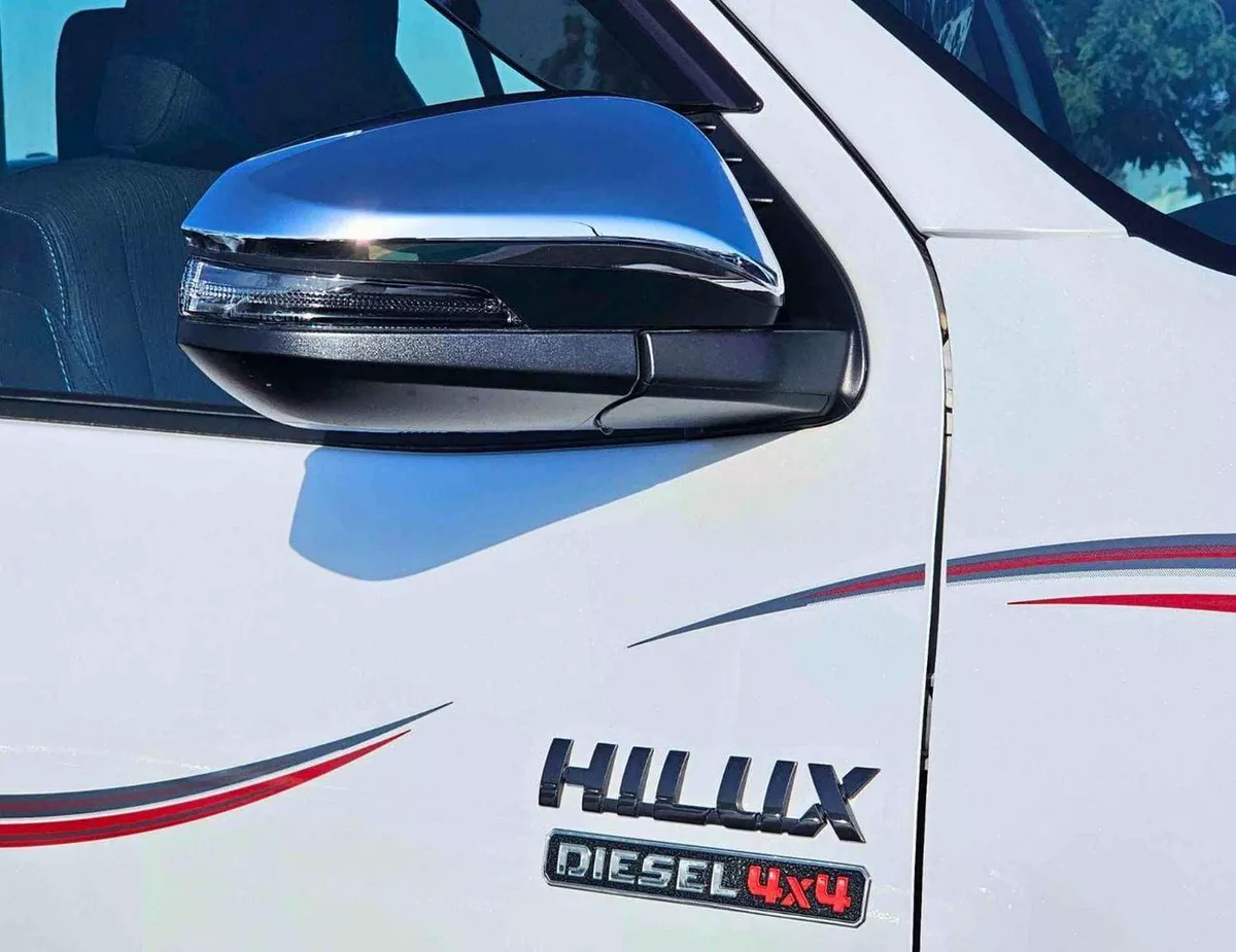 Toyota Hilux TOYOTA HILUX SR5 DOUBLE CABIN || 2.4L DIESEL V4 A/T 4WD | DIFF LOCK | BSM (CODE # HDFAA) WHITE 2026-8-0