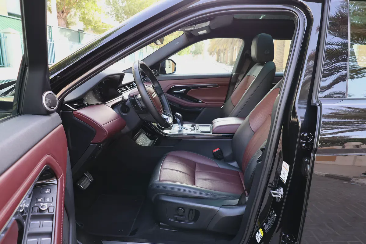 EVOQUE P250 HSE - GCC SPECS - FULL SERVICE HISTORY - ACCIDENT FREE - UNDER WARRANTY --10-10
