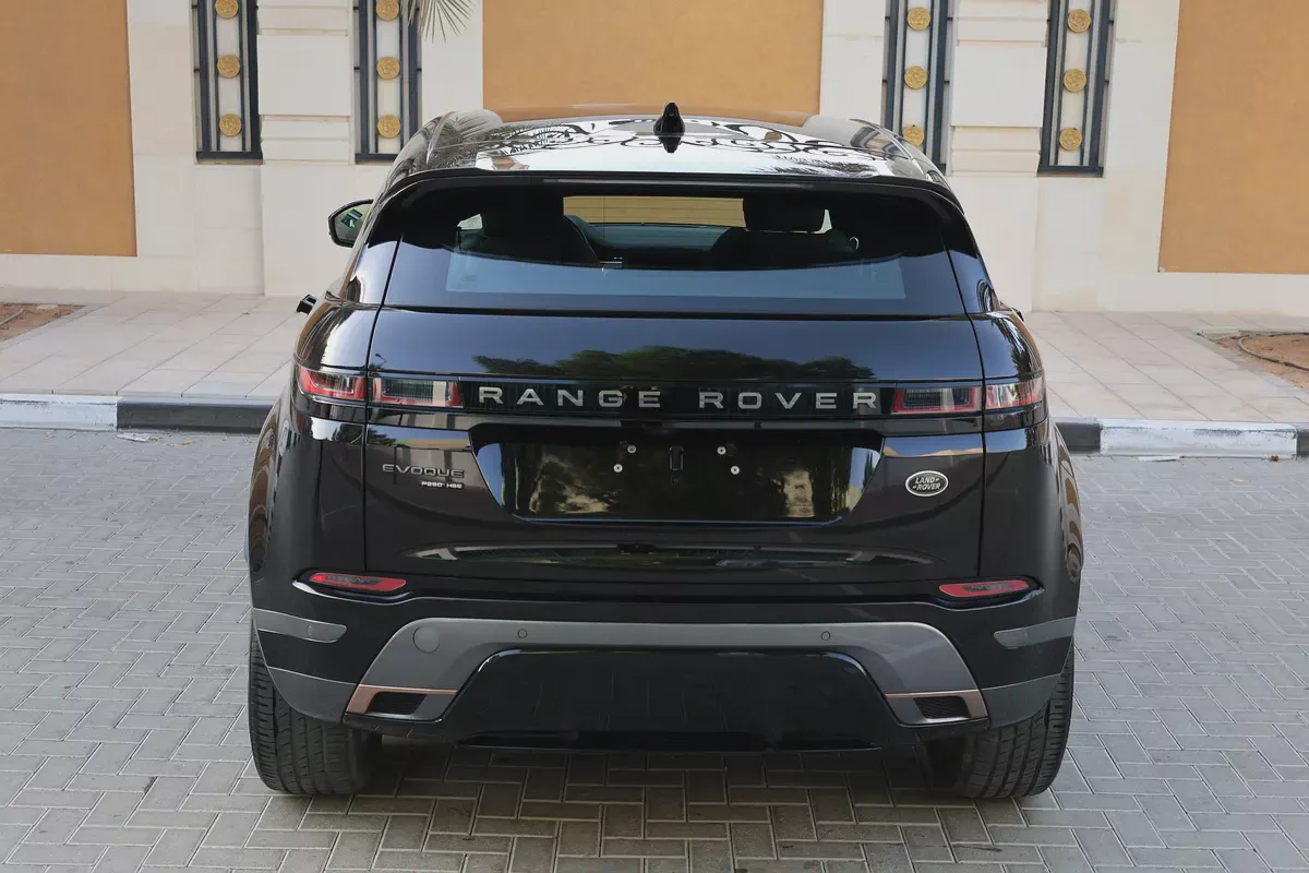 EVOQUE P250 HSE - GCC SPECS - FULL SERVICE HISTORY - ACCIDENT FREE - UNDER WARRANTY --7-7