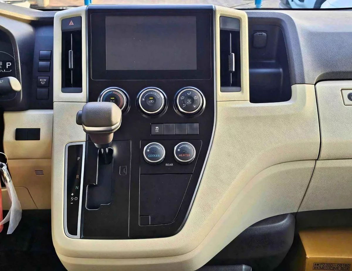 Toyota Hiace GL HIGHROOF GL/3.5L V6 PETROL A/T /HIGH OPTION 13 SEATER/ CODE # HHGL35MP-9-0