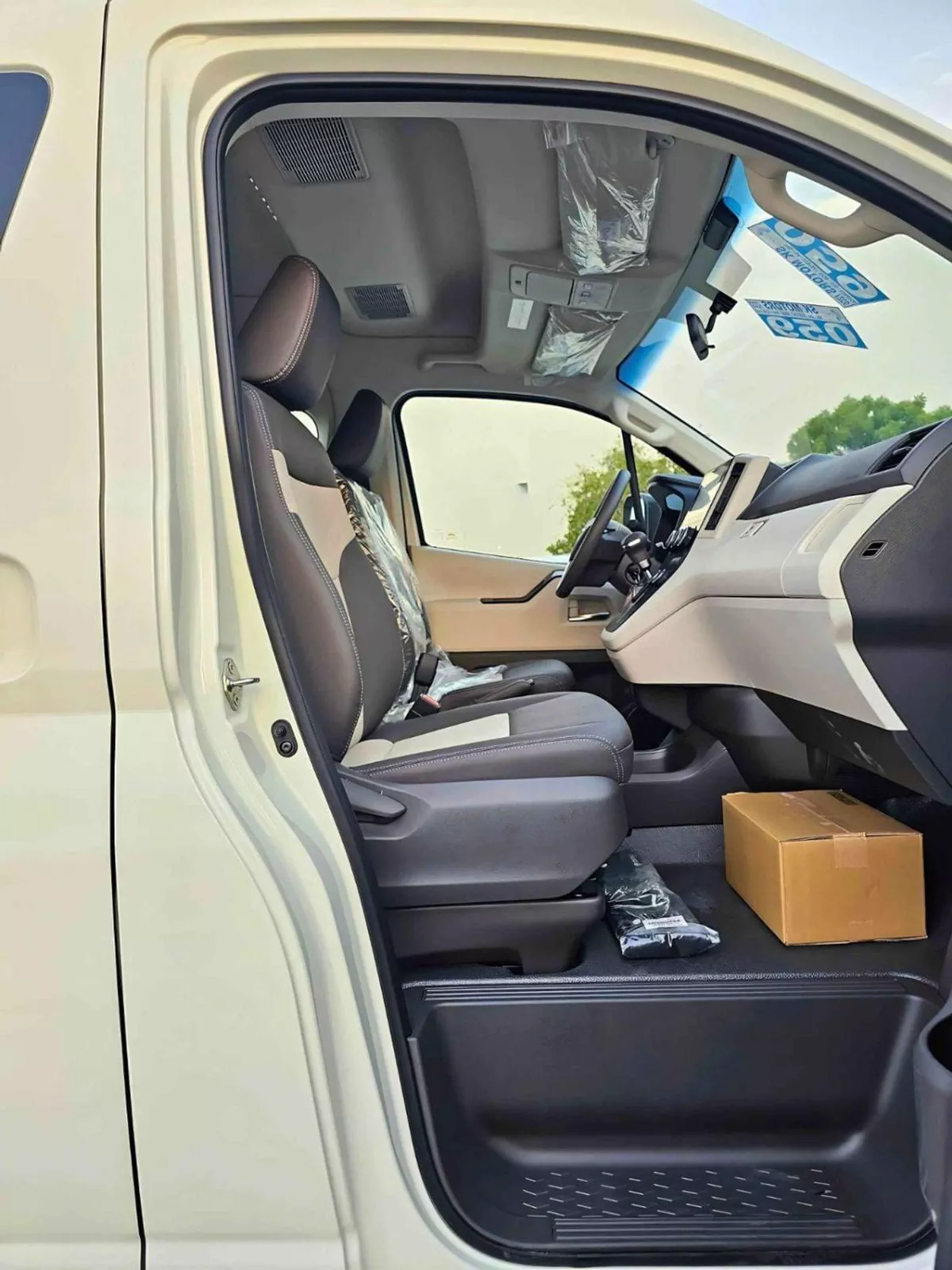 Toyota Hiace GL HIGHROOF GL/3.5L V6 PETROL A/T /HIGH OPTION 13 SEATER/ CODE # HHGL35MP-13-0