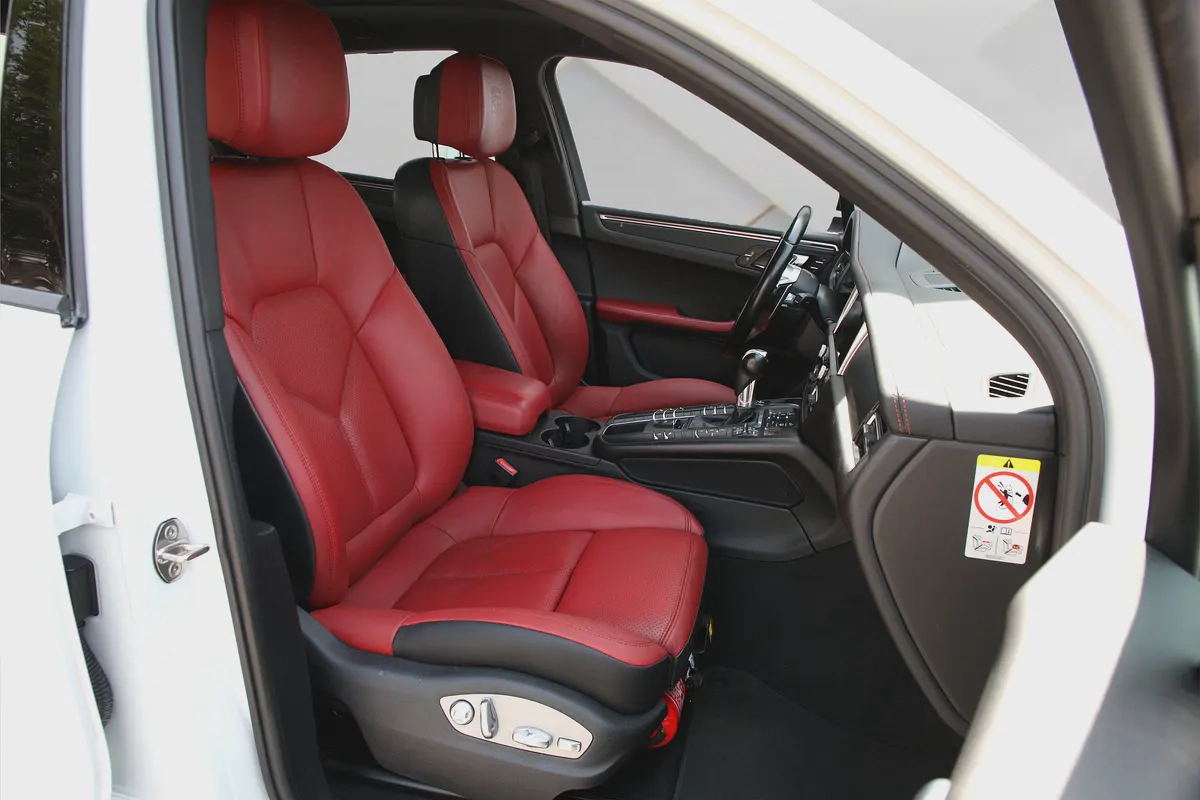 PORSCHE MACAN  2021 - GCC - FULLY LOADED - AMAZING CONDITION-10-10