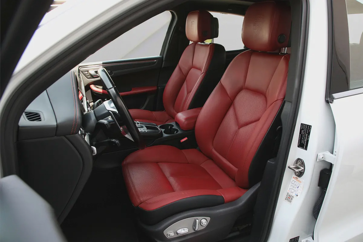PORSCHE MACAN  2021 - GCC - FULLY LOADED - AMAZING CONDITION-8-8
