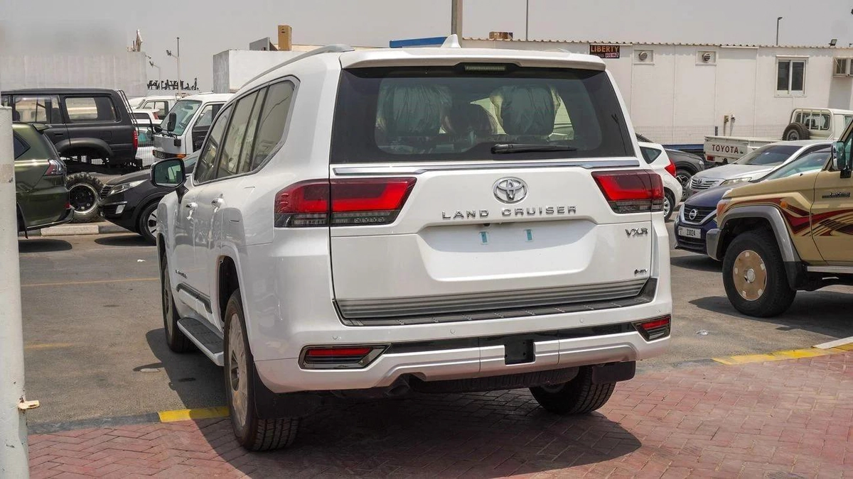 Toyota Land Cruiser VXR TWIN TURBO 3.5L HYBRID