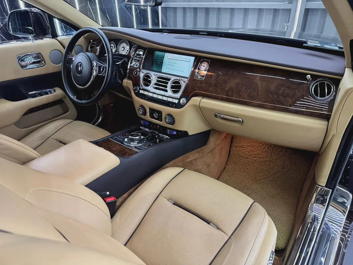 Rolls-Royce Wraith 2015 | Well Maintained | GCC Specs | Low Mileage | Full Service History-9-9