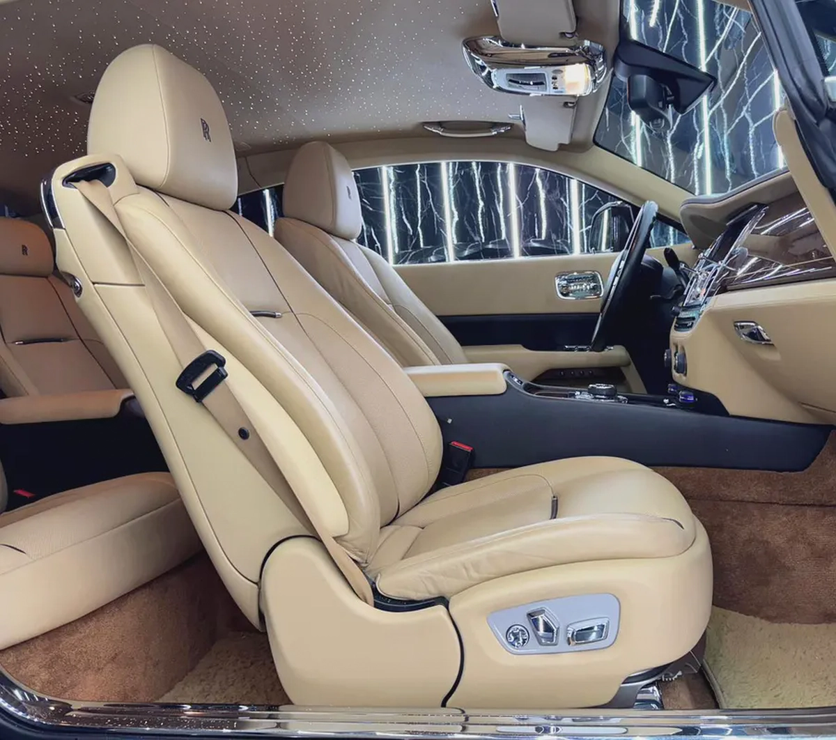 Rolls-Royce Wraith 2015 | Well Maintained | GCC Specs | Low Mileage | Full Service History-11-11