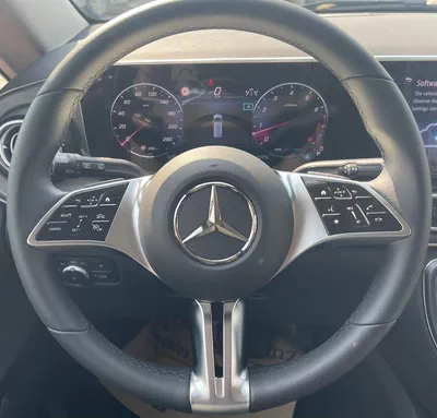 Mercedes Benz V300 Avantgarde Under Agency Warranty 2026 GCC-8
